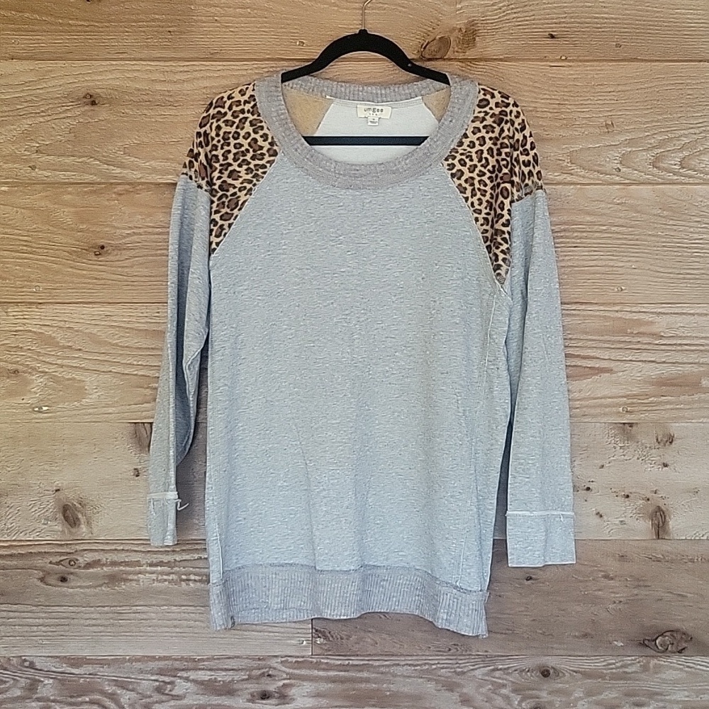 Umgee Gray and Leopard Top with Side Zippers Size Small